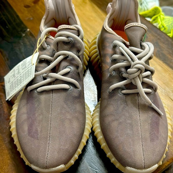 adidas Yeezy Boost 350 V2
Mono Mist
Men 6
Color released exclusively  in EU - Picture 5 of 9